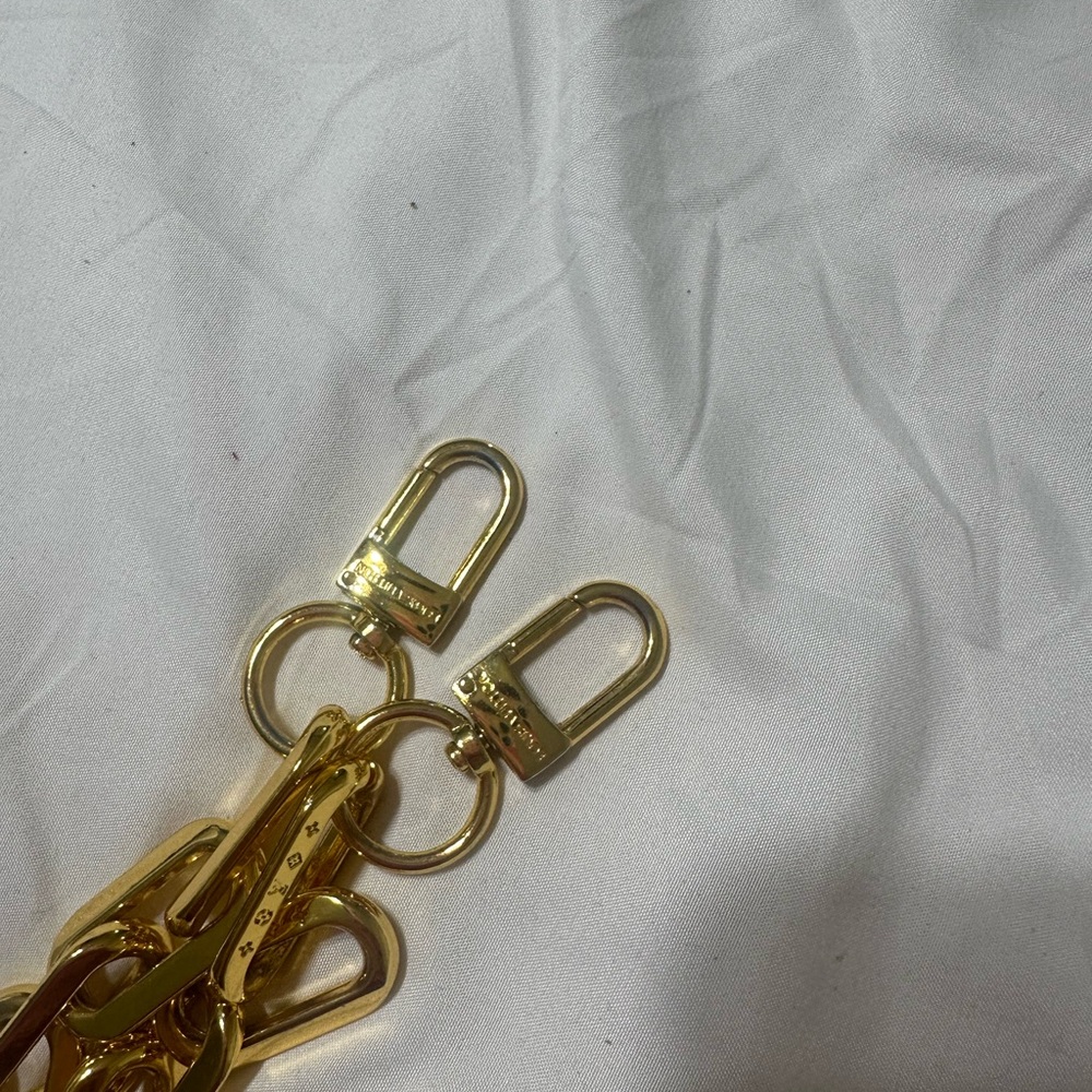 Gold Chain Link Bracelet - Picture 2 of 2